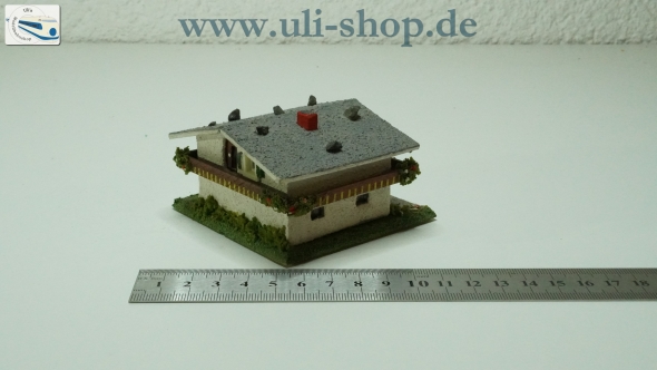 Preview: VAU-PE H0 1056 Modellhaus (Nr. 0327) Holzhaus bespielt